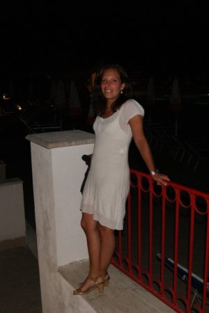 Un verre et des rires Lena - rencontre-Milf-Saint-Denis