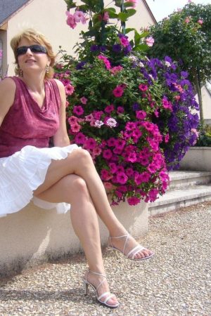La peau nue sous le vent sait plus de secrets que les lèvres Coralie - rencontre-Naturiste-Nantes