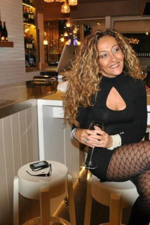 Qui veut baiser un peu ? Mélanie - rencontre-Ronde-Nîmes